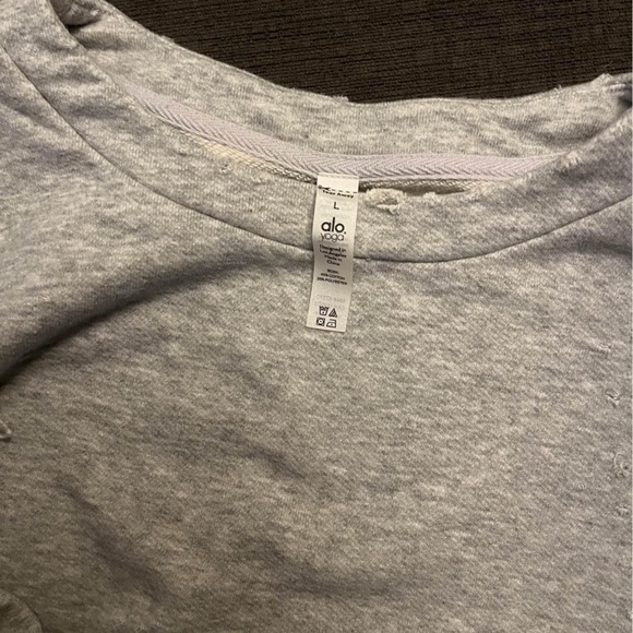 🍭ALO yoga distressed, cropped sweatshirt, size large - Picture 3 of 4